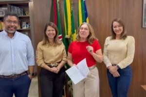 Prefeitura de Aparecida recebe doação de mais de 40 mil pratos e canecas de vidro para rede municipal de ensino