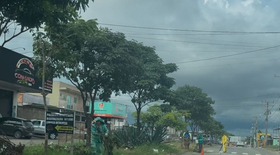 PREFEITURA EM AÇÃO: Força tarefa de limpeza urbana no JD. Buriti Sereno