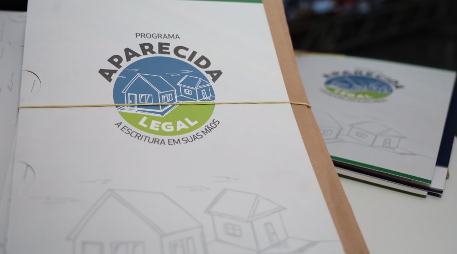 Prefeitura entrega 93 escrituras a famílias em Aparecida