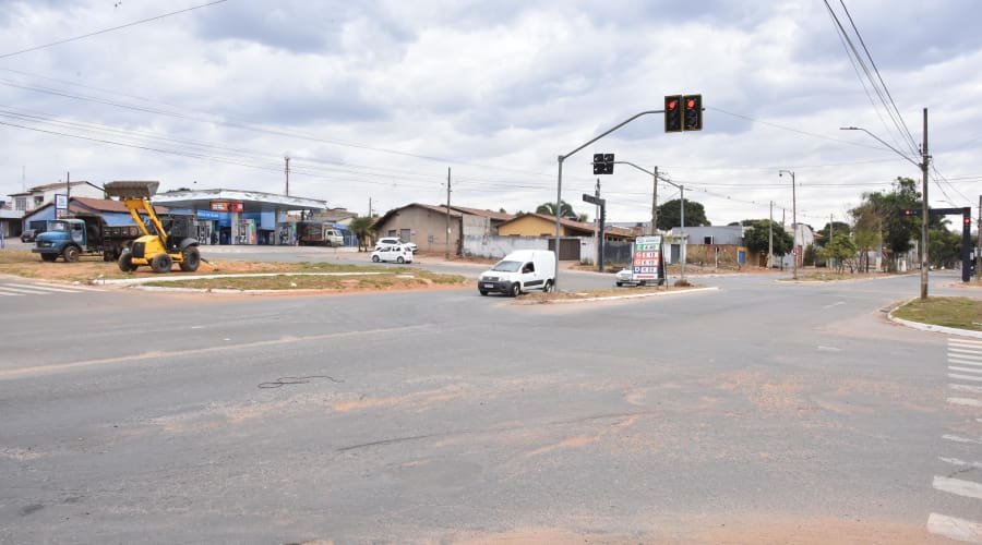 Prefeitura inicia obra com pavimento de concreto em cruzamento estratégico do Jardim dos Buritis