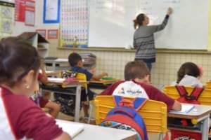 Prefeitura sanciona lei que garante reajuste de 6,27% a todos os professores da rede municipal de Aparecida