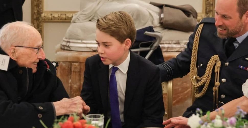George, herdeiro de Príncipe William, é ovacionado em evento da Família Real britânica