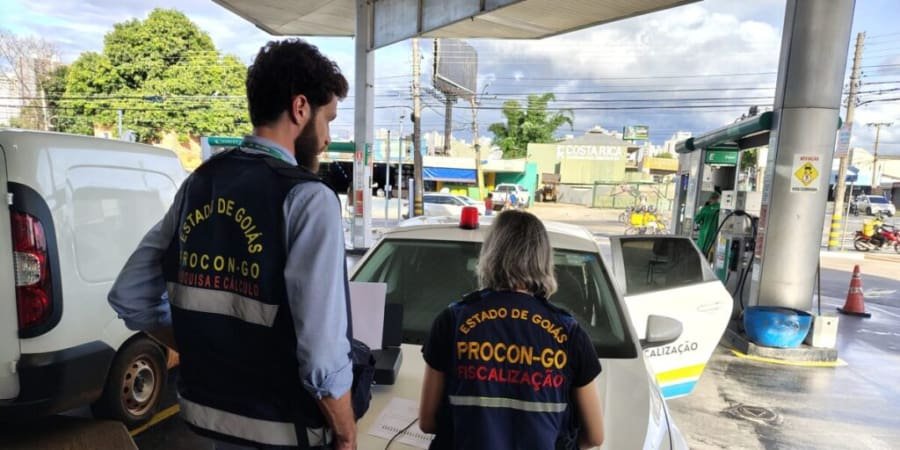 Procon autua nove postos por aumento injustificado no preço do etanol