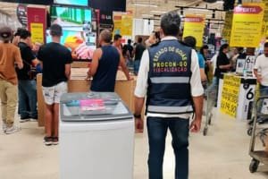 Procon Goiás autua 20 empresas por irregularidades na Black Friday