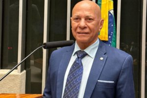 Professor Alcides anuncia nova composição na equipe