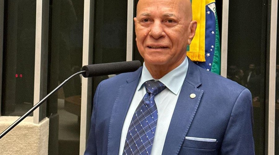 Professor Alcides anuncia nova composição na equipe