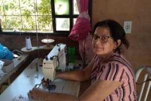 Projeto da BRK e da Rede Asta gera renda e sustentabilidade para costureiras de Aparecida e Trindade por meio de 16 mil ecobags