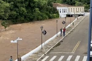 Risco de transbordamento do Rio Vermelho gera alerta laranja