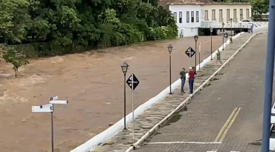 Risco de transbordamento do Rio Vermelho gera alerta laranja
