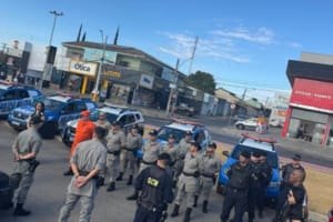 Sucatões de Aparecida são alvo de operação contra irregularidades e receptação