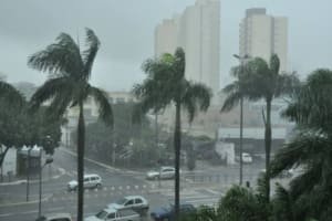 Tempestades com ventos de até 60 km/h marcam o fim de março