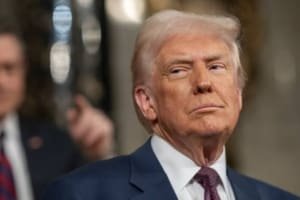 Trump cumpre promessa e anuncia tarifa de 50% para produtos do Brasil