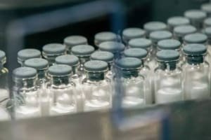 Vacina da dengue deve estar disponível no início de 2026, diz Padilha