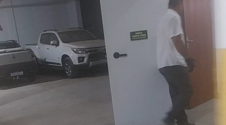 Video mostra quando síndico ataca corretora em subsolo de prédio