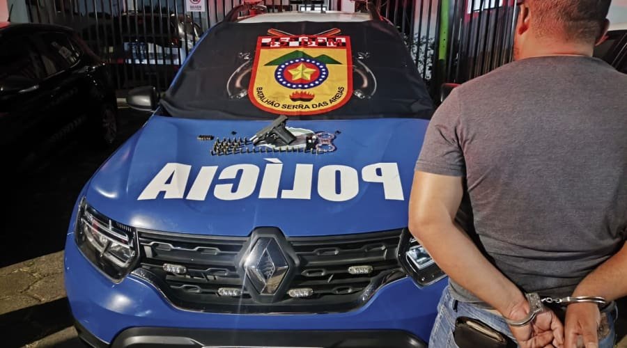 Vigilante é preso após algemar e agredir a companheira