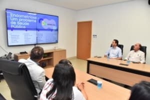 Vilela abraça a causa da endometriose e sugere projeto piloto em Aparecida