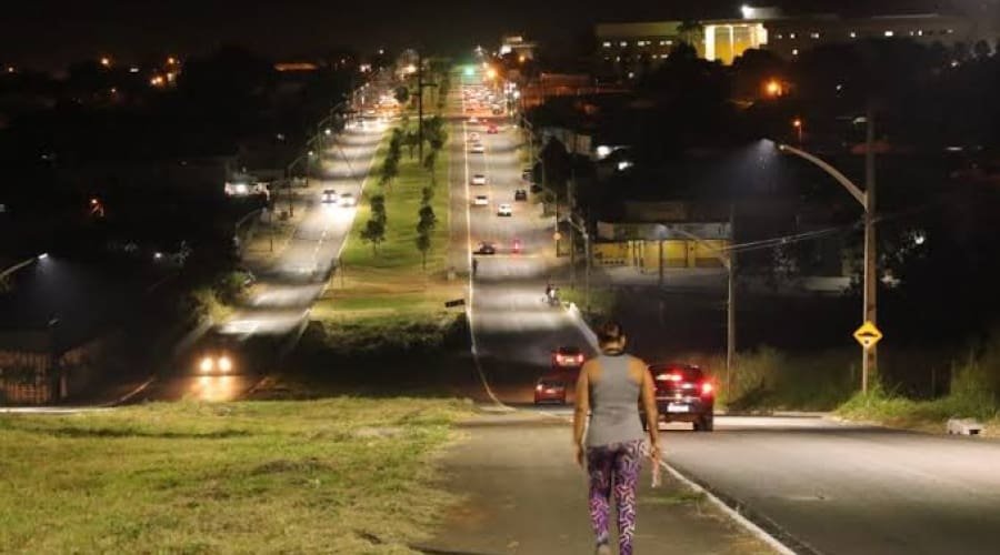Vilela assina contrato de PPP que vai implantar iluminação de LED em toda cidade de Aparecida