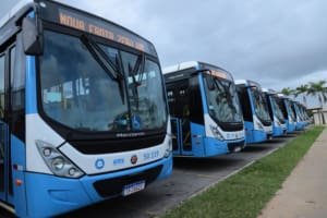 Vilela e Daniel entregam 74 novos ônibus para o transporte coletivo de Aparecida
