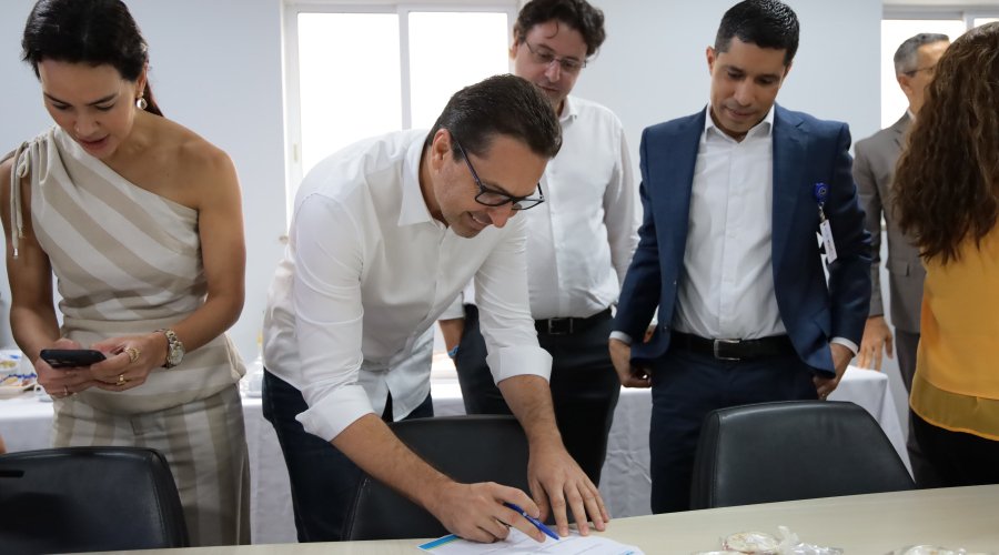 Vilela firma acordo com UFG no HMAP e amplia atendimento em Aparecida