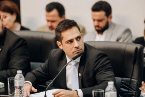 Deputado pede suspensão de benefício que reembolsa procuradores por compra de iPhones