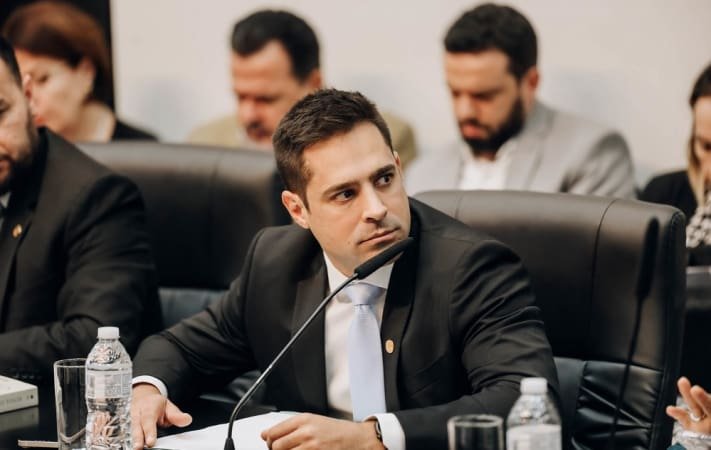 Deputado pede suspensão de benefício que reembolsa procuradores por compra de iPhones