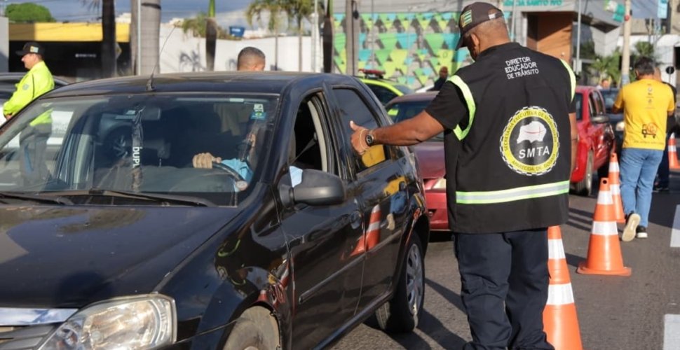 Maio Amarelo mobiliza Aparecida com blitz e orientação no trânsito
