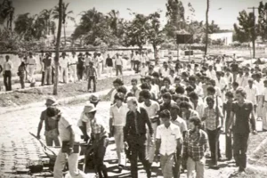Mutirão para construção da capela de Nossa Senhora de Aparecida, na década de 1920 | Foto: Nilda Simone/Acervo