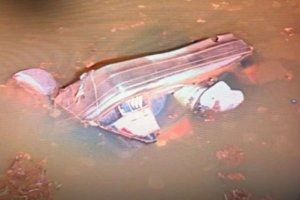 Seis pessoas morrem após carro cair em represa