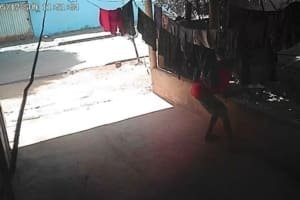 Adolescente é apreendido com arma e cocaina após tentativa de fuga