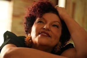 Cláudia Vieira faz show gratuito no Trem Azul Música e Bar