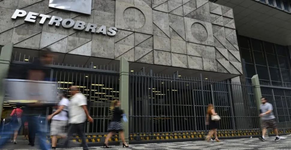 Petrobras anuncia alta de R$ 0,04 na gasolina vendida a distribuidoras