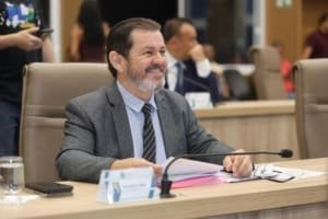 Prefeito Vilela indica vereador Gleison Flávio como líder do governo na Câmara