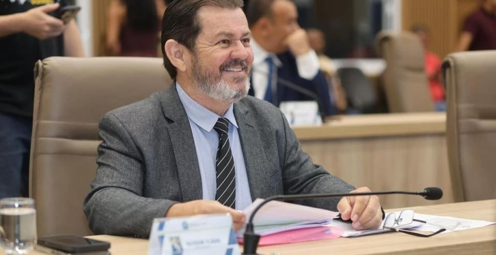 Prefeito Vilela indica vereador Gleison Flávio como líder do governo na Câmara