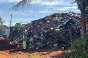 Prefeitura de Aparecida remove 900 toneladas de entulho em casa