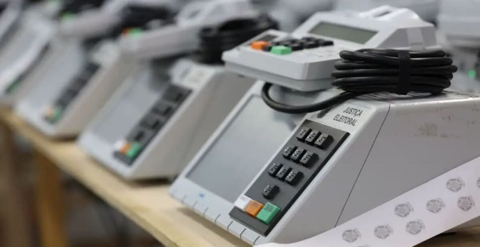 Presidente do TSE cria comissão para combater IA ilegal nas eleições