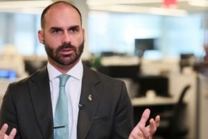 PGR pede ao Supremo condenação de Eduardo Bolsonaro por coação