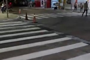 População cobra ação da SMT após faixa derrubar motociclistas
