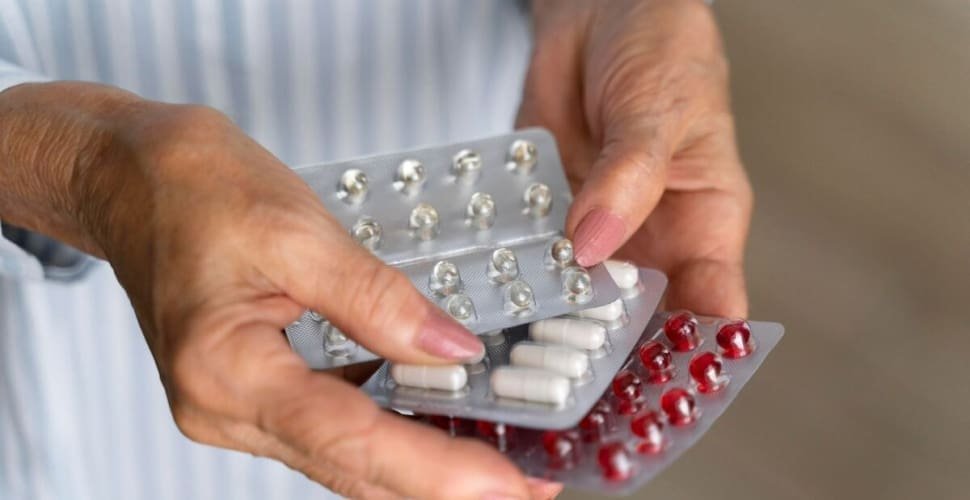 Anvisa recolhe antibiótico com vidro e suspende lote de clindamicina