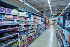 Associação vai à Justiça em Goiás contra horário de supermercados