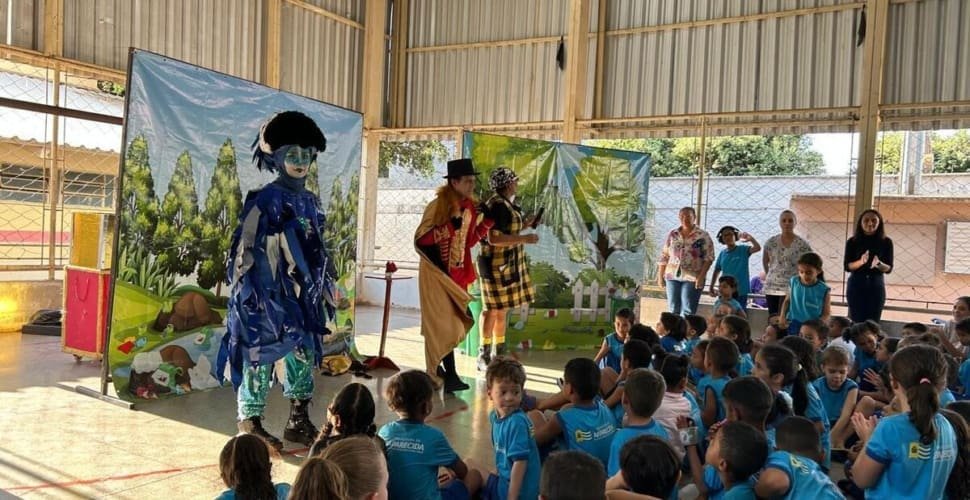 BRK leva teatro e educação ambiental a escolas de Aparecida