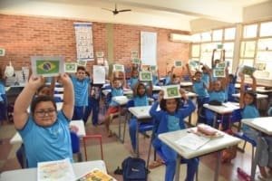 Futebol impulsiona aprendizagem nas escolas de Aparecida