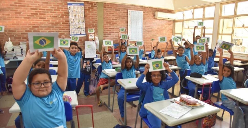 Futebol impulsiona aprendizagem nas escolas de Aparecida
