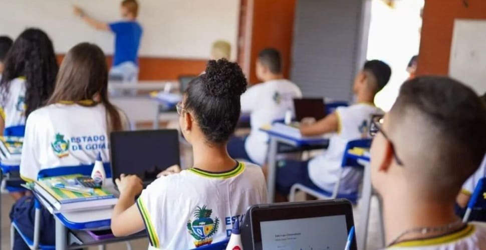 Goiás conquista 1º lugar do país na Redação do Enem 2025 entre redes estaduais