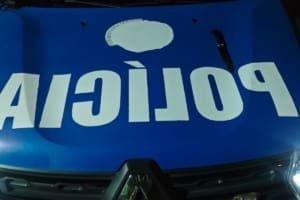 Homem é preso após ameaçar companheira com faca e manter filha refém
