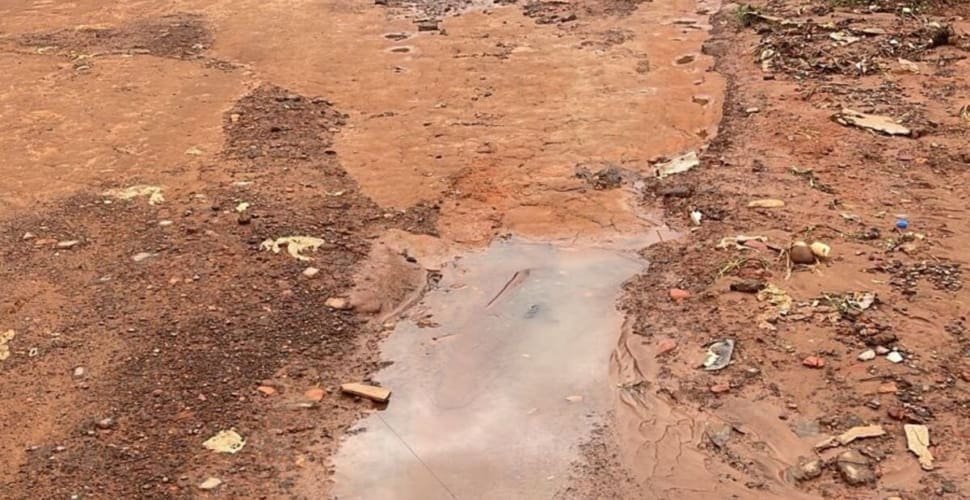 Moradores cobram asfaltamento de rua no Setor dos Estados