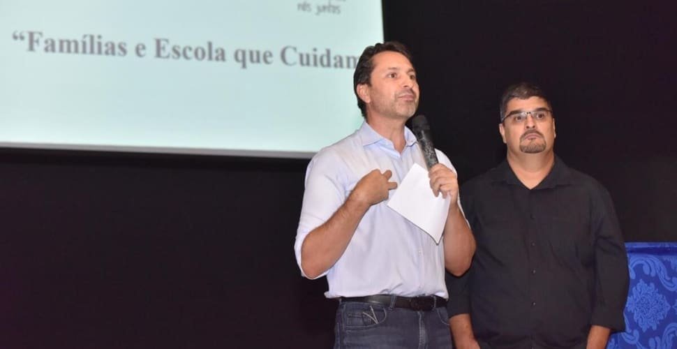 Prefeito Vilela pede atenção aos pais a sinais de violência contra menores