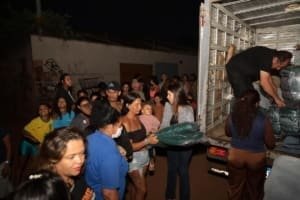 Prefeitura e Governo de Goiás entregam mais 2,1 mil cobertores a famílias de Aparecida