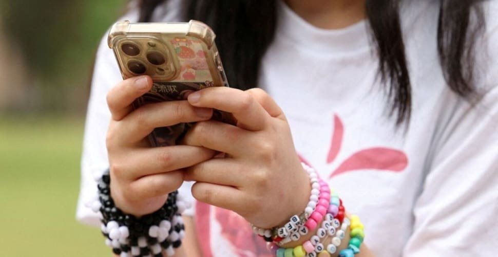 Reino Unido anuncia proibição de redes sociais para menores de 16 anos