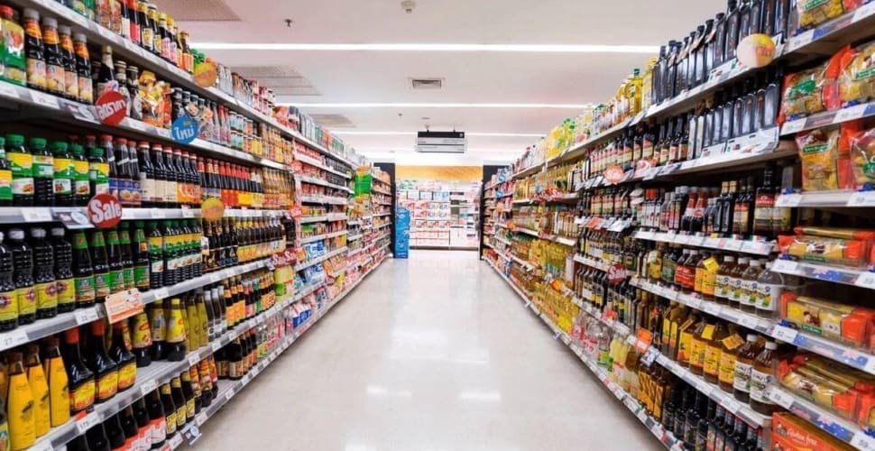 Supermercados em Goiás fecham às 11h; três cidades ficam de fora