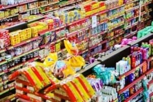 Supermercados podem abrir normalmente aos domingos, decide Justiça